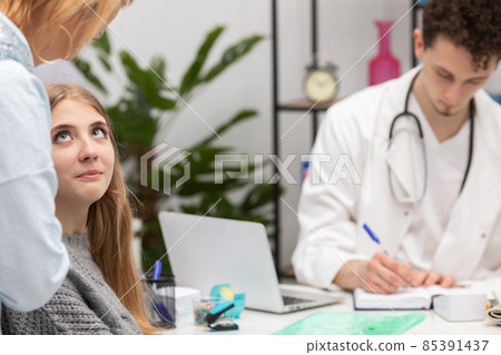A mother explains to her daughter how she should handle what the doctor has told her about health. Doctor's office A mother explains to her daughter how she should handle what the doctor has told her about health. Doctor's office 85391437