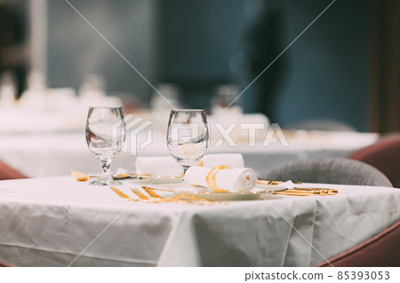 Wedding reception table 85393053
