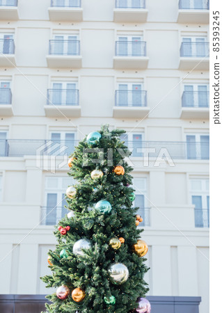 Christmas tree @ hotel entrance 85393245