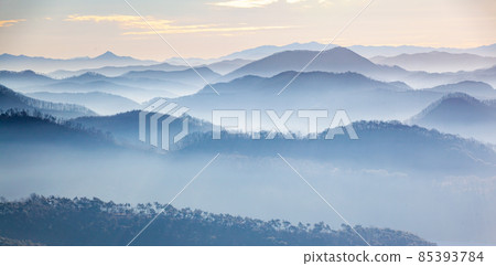 深山的晨景 85393784