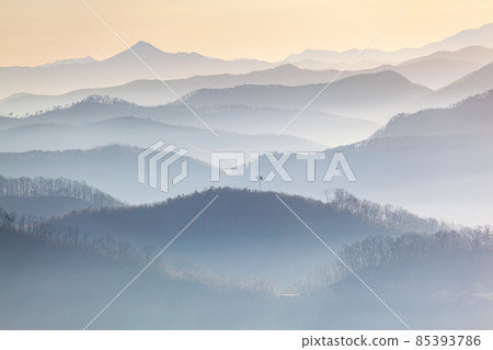 深山的晨景 深山的晨景 85393786