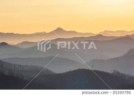 深山的晨景 深山的晨景 85393798