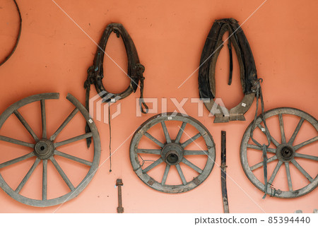 Old wooden wheels of coach ready for repair Old wooden wheels of coach ready for repair 85394440