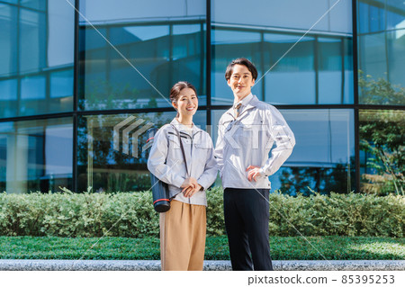 Men and women construction blueprint business photography cooperation: LINK FOREST Men and women construction blueprint business photography cooperation: LINK FOREST 85395253