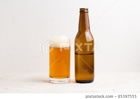 啤酒瓶和啤酒 85397555