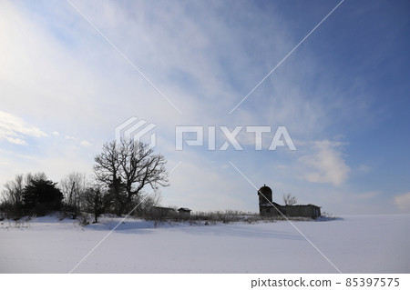 Scenery with a farm in the Sorachi region of Hokkaido 85397575