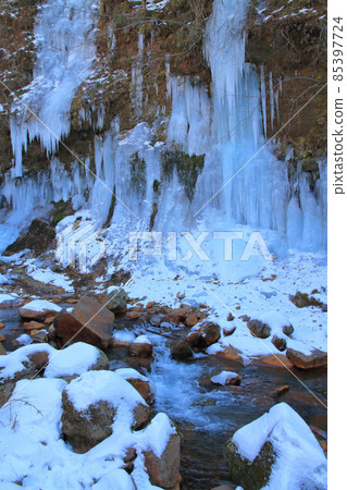 Shinshu Yokotani Gorge in winter Icefall of icicles 85397724