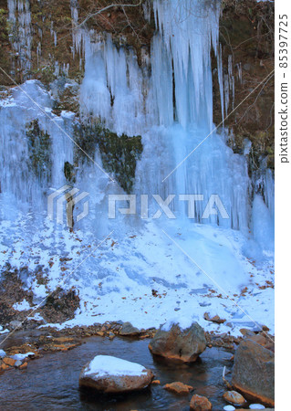 Shinshu Yokotani Gorge in winter Icefall of icicles 85397725