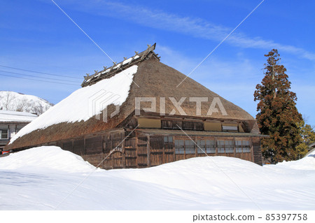 冬季,信州小谷町築國高速公路上的牛方宿 冬季,信州小谷町築國高速公路上的牛方宿 85397758
