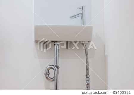 Drain pipe under the washroom 85400581