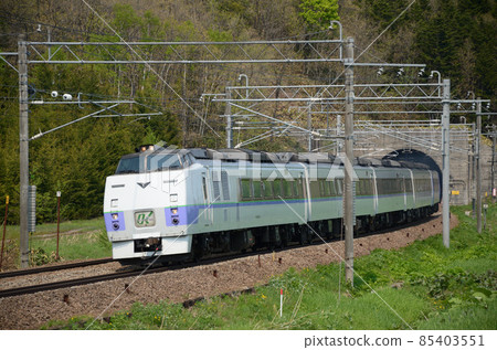 Limited express "Okhotsk" that jumped out of the Arashiyama tunnel Limited express "Okhotsk" that jumped out of the Arashiyama tunnel 85403551