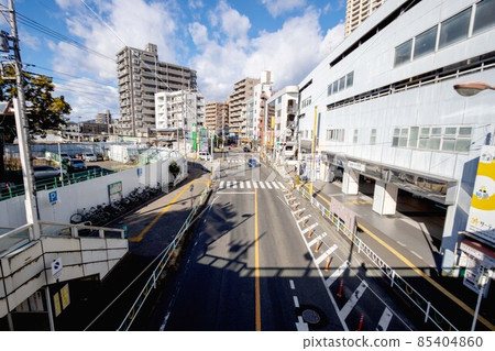 In front of the South Exit of Hashimoto Station on the JR Keio Line 85404860