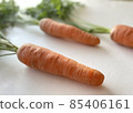 新鮮雕刻的胡蘿蔔 85406161