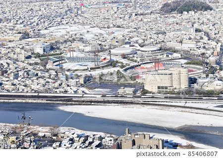 Snow scene seen from the summit of Mt. Kinka (Nagara River, stadium) Snow scene seen from the summit of Mt. Kinka (Nagara River, stadium) 85406807