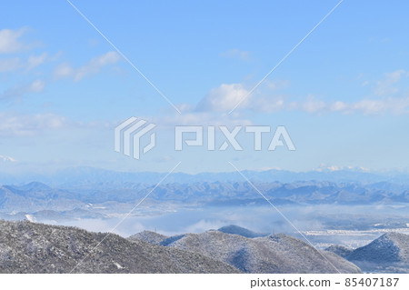 從岐阜城天守閣看雪景和山 從岐阜城天守閣看雪景和山 85407187