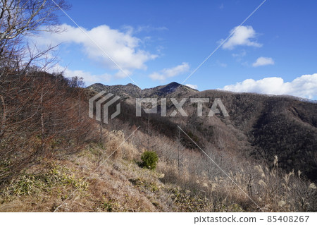 從群馬縣綠市群馬嶺路線的起點出發,前往笠丸山。 從群馬縣綠市群馬嶺路線的起點出發,前往笠丸山。 85408267
