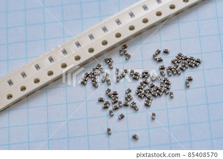Electronic parts (chip ceramic capacitor) Electronic parts (chip ceramic capacitor) 85408570