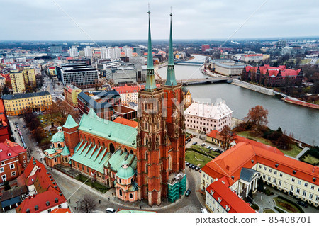 Cityscape of Wroclaw panorama in Poland, aerial view 85408701