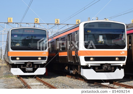 Musashino Line E231 series and 209 series 500 series that stop at the depot 85409254