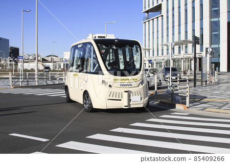 羽田創新城和第 3 航站樓之間的電動巴士（米色）〉 85409266