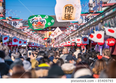 Tokyo cityscape in Japan Sensoji Temple in Tokyo, which celebrated the New Year, has the same number of people and one-way streets as before the Corona disaster. O stock ... = 1 day 85409793