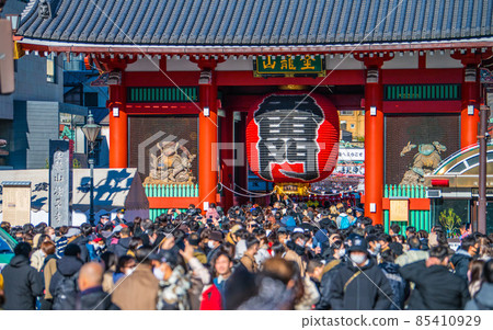 Tokyo cityscape in Japan Sensoji Temple in Tokyo, which celebrated the New Year, is astonishing as it was before the Corona disaster. O stock ... = 1 day 85410929