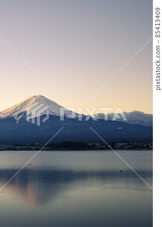 Early morning red Fuji seen from the shore of Lake Kawaguchi (upside down Fuji) Early morning red Fuji seen from the shore of Lake Kawaguchi (upside down Fuji) 85413409