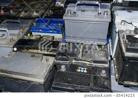 Pallet with many used car batteries for recycling 85414223
