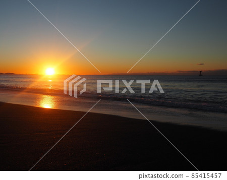 2022年日出 湘南海 沿海海 沿海沙灘 橙太陽 85415457
