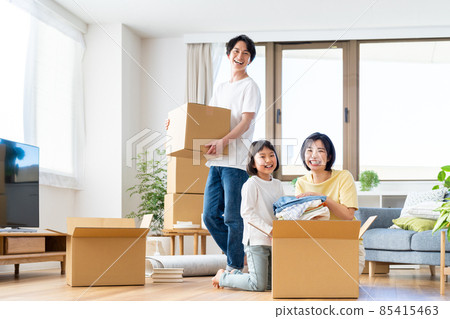 Young family moving Young family moving 85415463