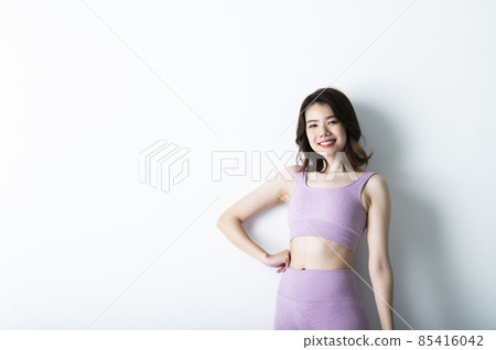 Women's sports training portrait smile looking at the camera Women's sports training portrait smile looking at the camera 85416042