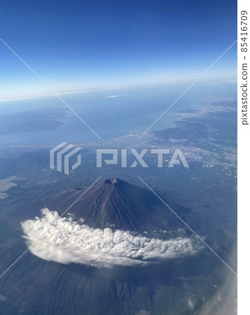 Superb view of Mt. Fuji from an airplane 85416709