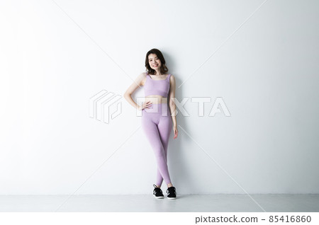 Women's sports training portrait smile looking at the camera Women's sports training portrait smile looking at the camera 85416860