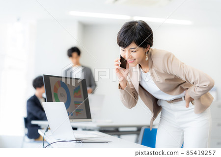 Business woman working in the office Business woman working in the office 85419257