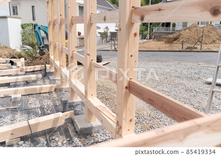The framework of the traditional construction method that penetrates the pillars 85419334
