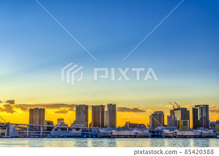 東京城市景觀日落和彩虹橋 東京城市景觀日落和彩虹橋 85420388