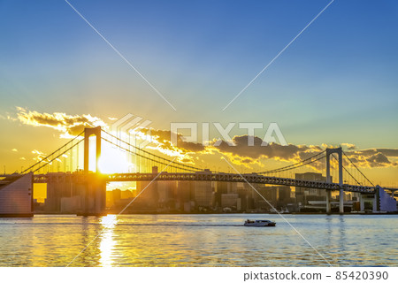 東京城市景觀日落和彩虹橋 東京城市景觀日落和彩虹橋 85420390