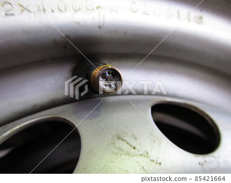 Checking for air leaks in car tire air valves Checking for air leaks in car tire air valves 85421664