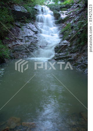 The lower waterfall and waterfall basin of Taido Falls, Kita-ku, Okayama City, Okayama Prefecture 85425223