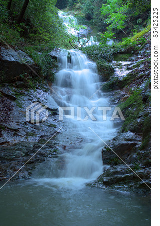 The middle and lower waterfalls of Taido Falls 2 Kita-ku, Okayama City, Okayama Prefecture The middle and lower waterfalls of Taido Falls 2 Kita-ku, Okayama City, Okayama Prefecture 85425225