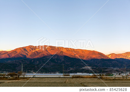 櫛形山冬日艷紅日出,南阿爾卑斯 櫛形山冬日艷紅日出,南阿爾卑斯 85425628