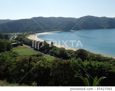 Shodon villages and beautiful sea on Kakeromajima Shodon villages and beautiful sea on Kakeromajima 85427092