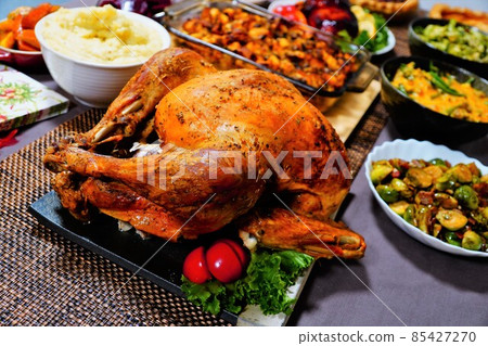 擺在桌子上的盛宴（火雞） 85427270