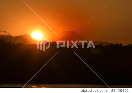 Sunset next to Mt. Fuji, Tama River scenery Sunset next to Mt. Fuji, Tama River scenery 85430301