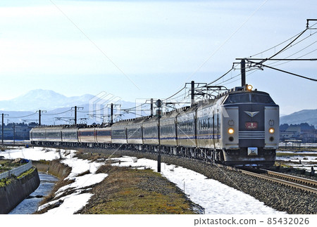 信越本線高田春日山JR西583系B6列車+485系（京都）支線 85432026