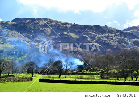 白煙的鄉村景觀 白煙的鄉村景觀 85432091