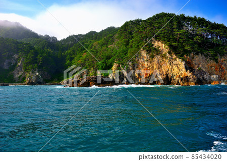 Kitayamazaki Cliff Cruise ・ Large panorama of Bentenzaki lined with strange rocks seen from the sea ・ Tohoku ・ Iwate Prefecture ・ Tanohata Village (7) Kitayamazaki Cliff Cruise ・ Large panorama of Bentenzaki lined with strange rocks seen from the sea ・ Tohoku ・ Iwate Prefecture ・ Tanohata Village (7) 85434020