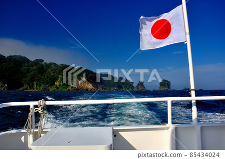 Kitayamazaki Cliff Cruise Sightseeing Boat ・ Image of traveling on the sea with excitement ・ Tohoku, Iwate Prefecture, Tanohata Village (2) 85434024