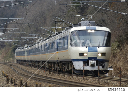 Hokuriku Main Line Tsubata-Kurikara JR West 485 series Y04 + Y13 formation (Kanazawa) Shirasagi Hokuriku Main Line Tsubata-Kurikara JR West 485 series Y04 + Y13 formation (Kanazawa) Shirasagi 85436610