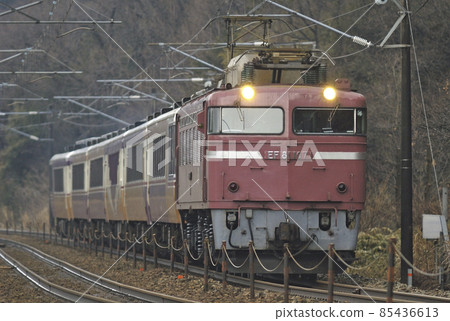北陸本線椿田栗倉JR西日本EF81-107(敦賀)+12系Wakuwaku Danran(金澤) 北陸本線椿田栗倉JR西日本EF81-107(敦賀)+12系Wakuwaku Danran(金澤) 85436613